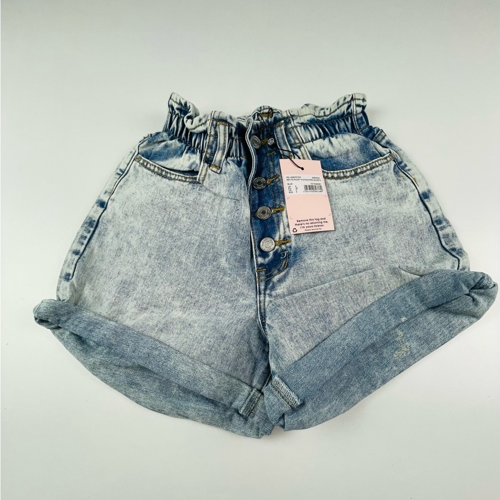 PETITE PLEAT HIGHWAISTED SHORTS
BLUE